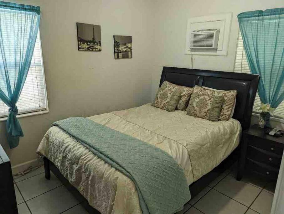 Private One-Bedroom 13-Directly Across From Beach St. Pete Beach Exterior photo
