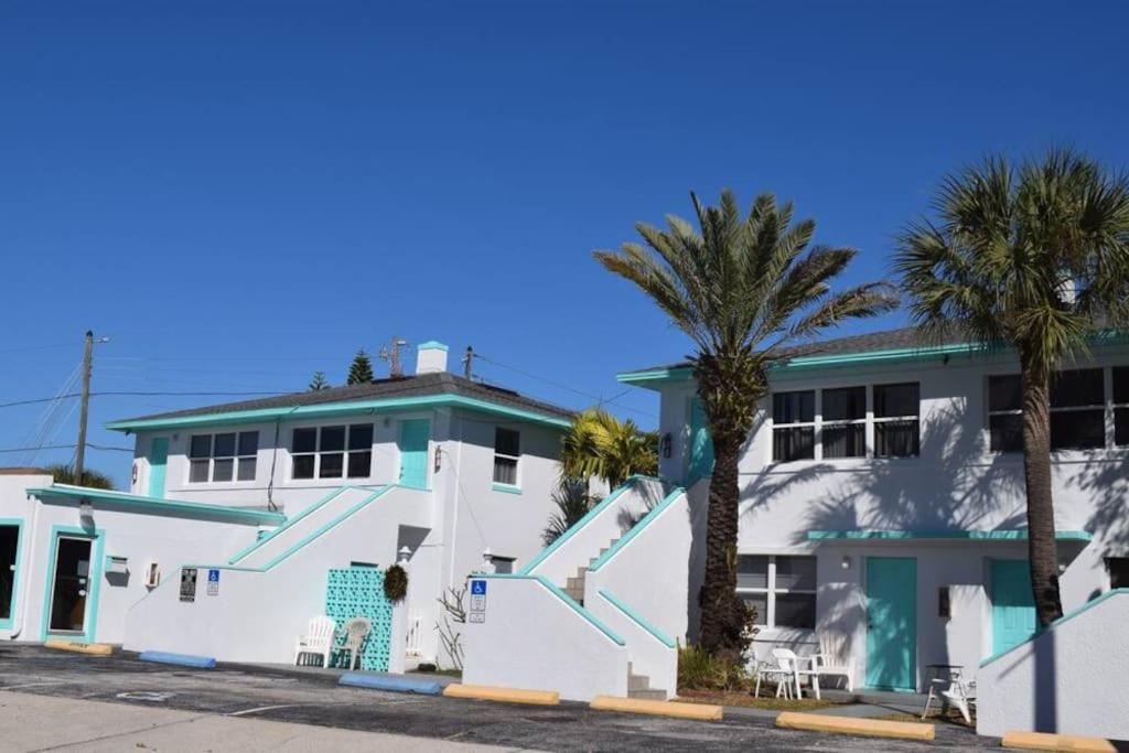 Private One-Bedroom 13-Directly Across From Beach St. Pete Beach Exterior photo