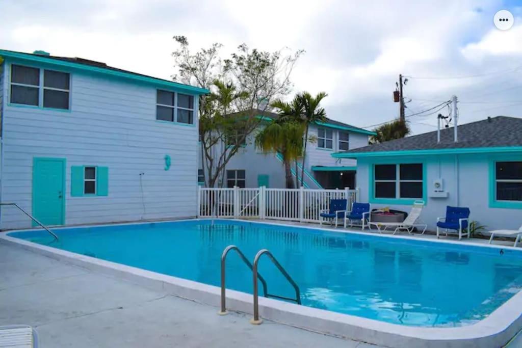 Private One-Bedroom 13-Directly Across From Beach St. Pete Beach Exterior photo